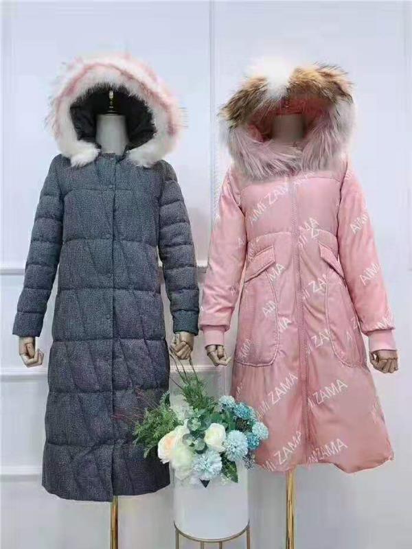 品牌羽绒服折扣女装尾货批发,广州服装工厂库存尾货羽绒服