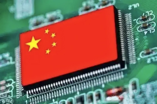 寻求代工四处碰壁，冥冥之中迎来曙光：艰难中蹒跚而行