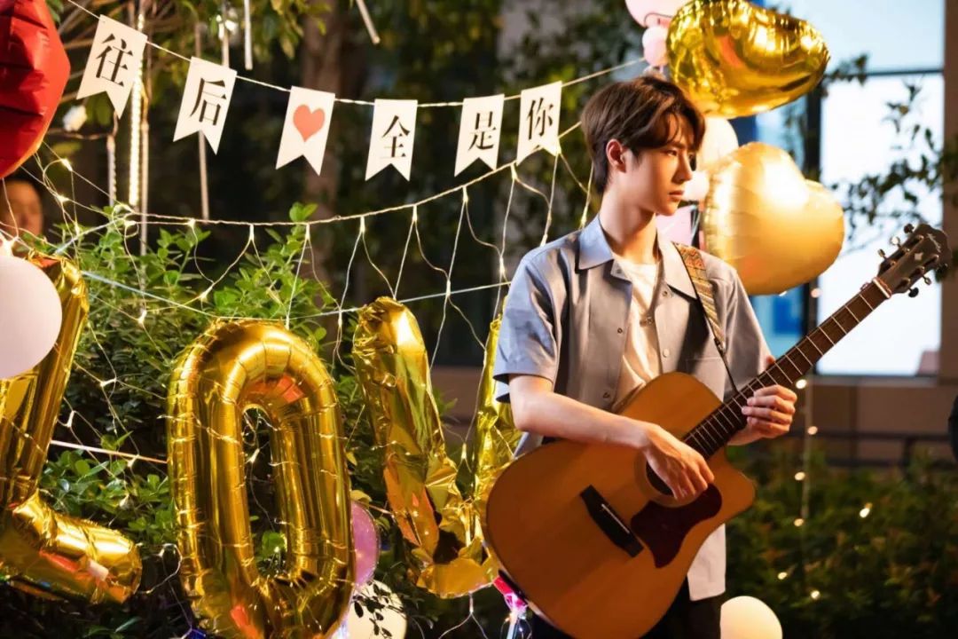 王一博李汶翰说悄悄话,李汶翰王一博一个团的吗