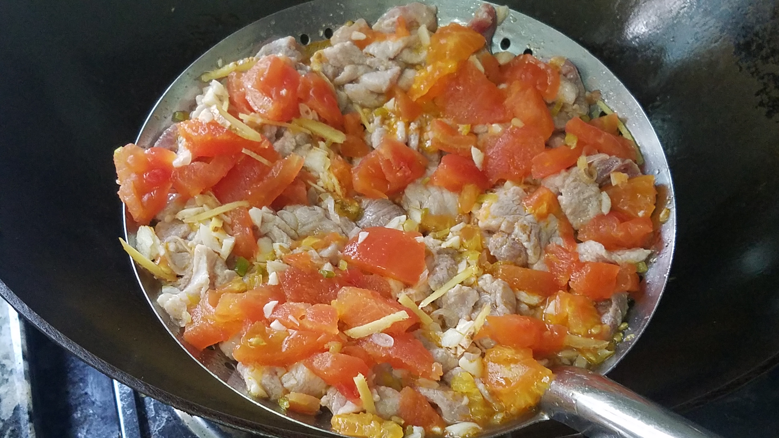 番茄肉片怎么做肉更嫩好吃又简单,西红柿滑肉片汤做法