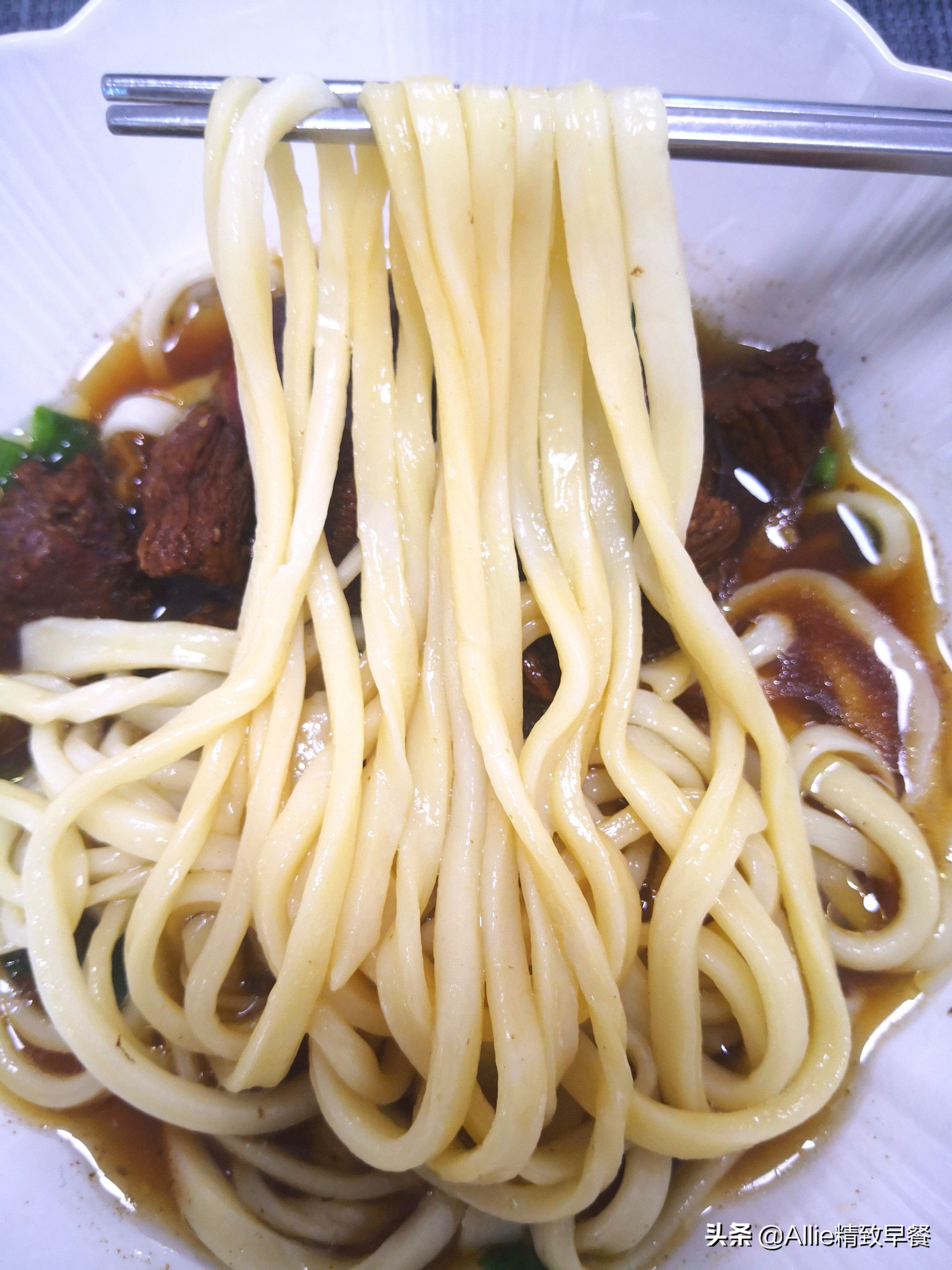 正宗牛肉拉面的做法全过程,牛肉拉面的面怎么制作