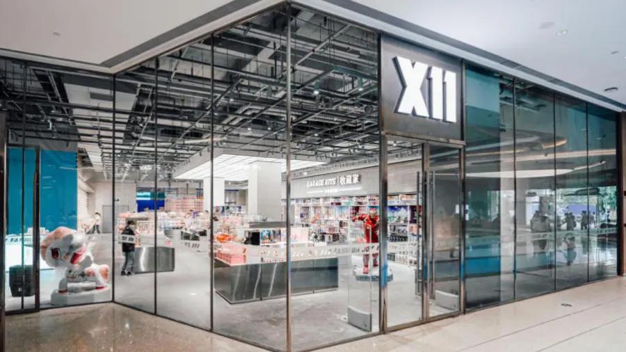 探店|KK集团潮玩店X11:联名手办火热,背后是年轻人的情绪投射