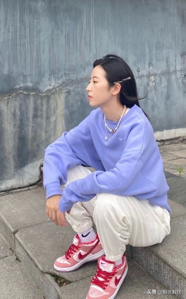 周雨彤同款aj上身图,周雨彤aj4