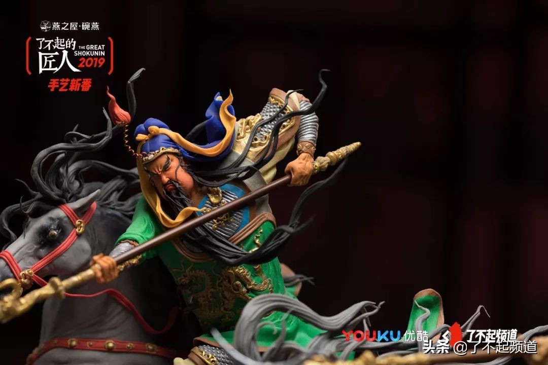 他从珠宝首饰到美容美发样样精通，只为做好一块蛋糕