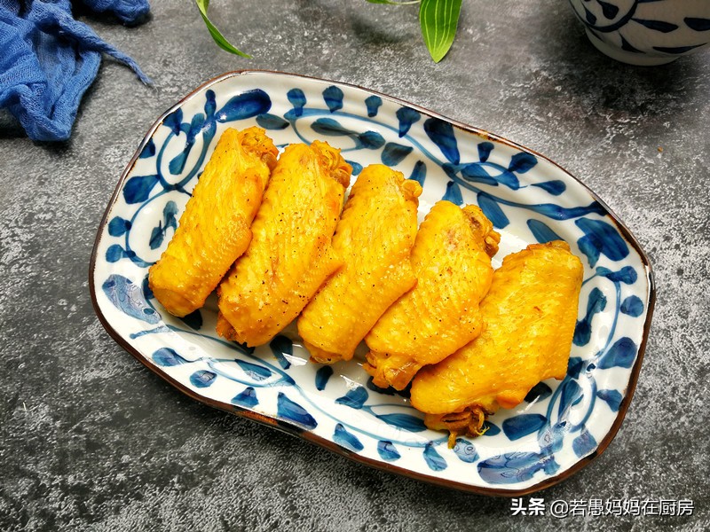 家常做盐焗鸡翅如何做到颜色黄,最简单的盐焗鸡翅