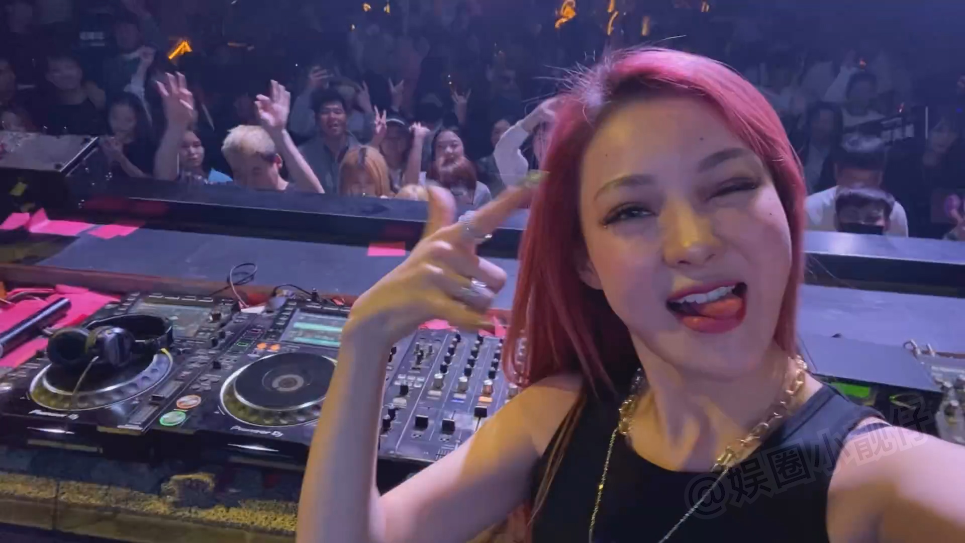 坐牢5年躺赚300万,郭美美的糜烂生活,扯掉多少网红的遮羞布