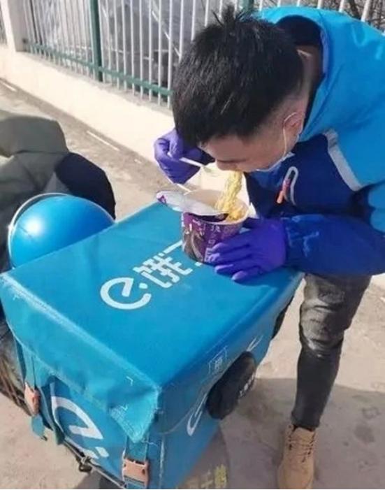 著名演员魏一撰文：从韩红基金会被举报看道德绑架之下的慈善