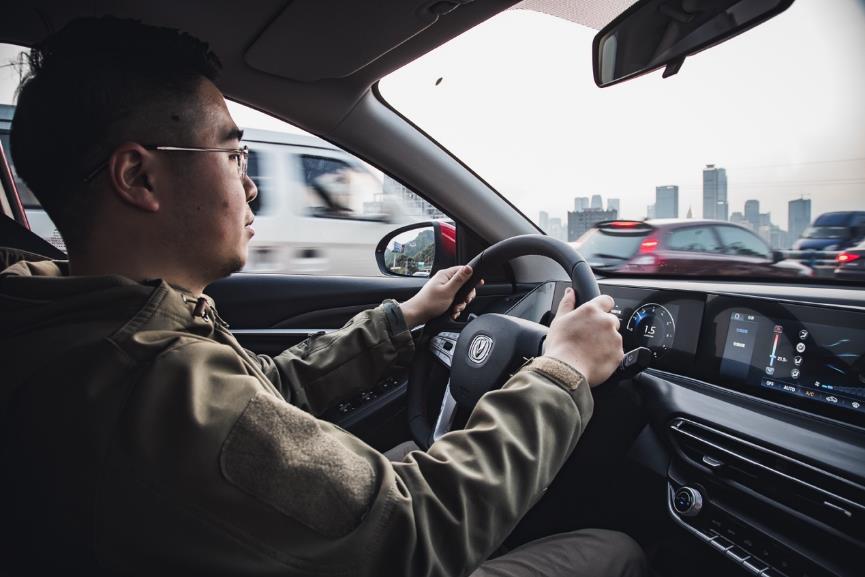 宝马f20评价,逸动plus高速稳定性怎么样