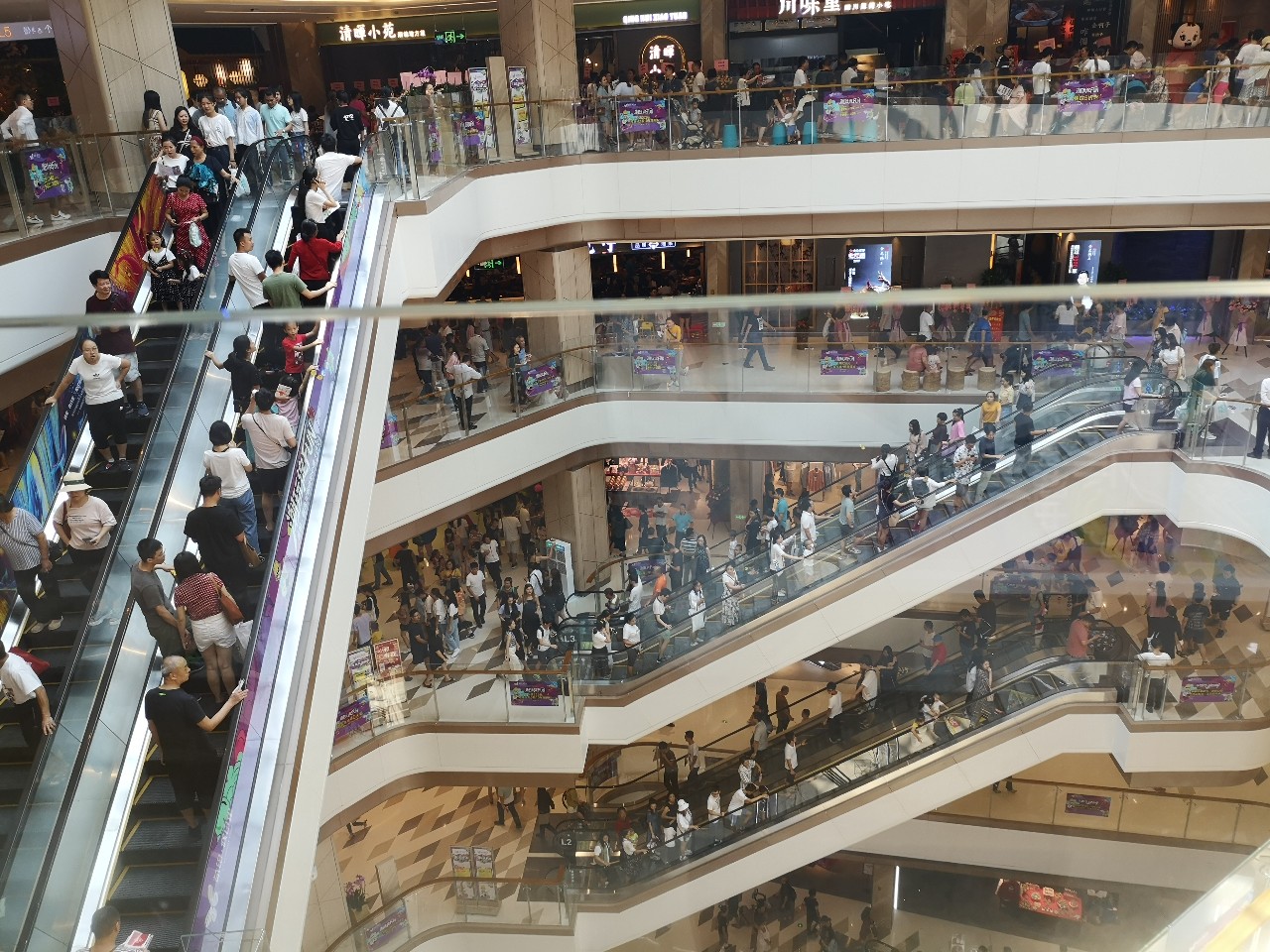 深圳西丽益田假日里人流,开业第一天人流量爆棚