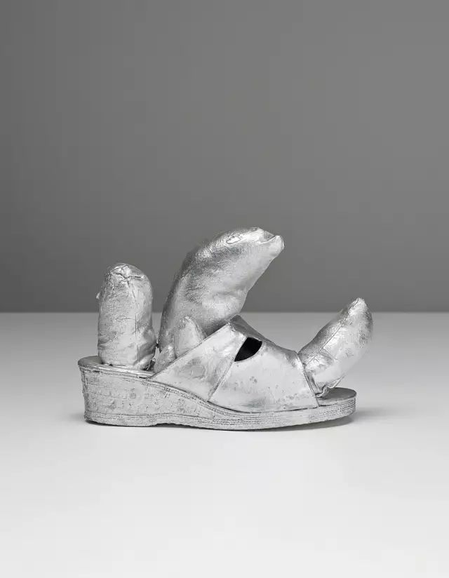 住了50年精神病院，一幅画却能卖2亿的日本国宝级画家：草间弥生