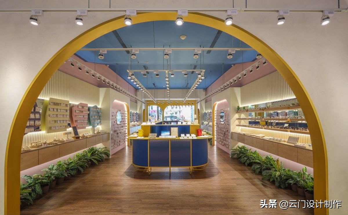 饰品游乐园！回转寿司陈列台与粉嫩饰品墙混搭，满足少女们购物欲