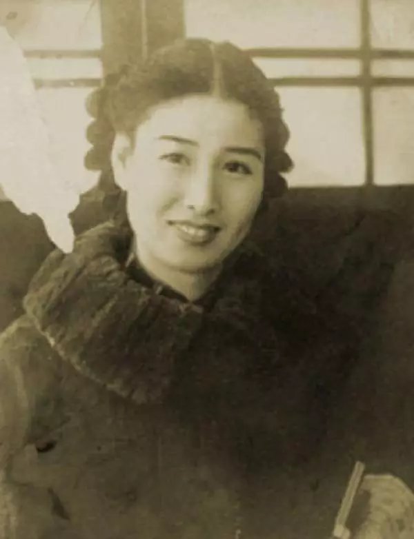 22岁的郑苹如诱杀汉奸被捕，牺牲后为何还深陷桃色新闻漩涡？