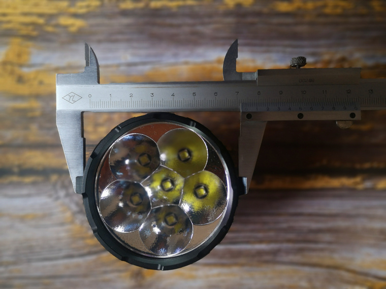 自从拍完这个手电之后,公园里人少了好多