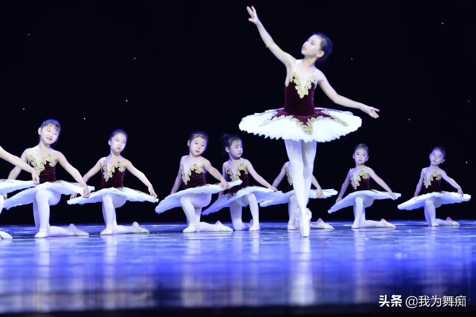 祝贺美若舞蹈小天使获阳光灿灿花儿朵朵金奖，荣誉是成绩的见证