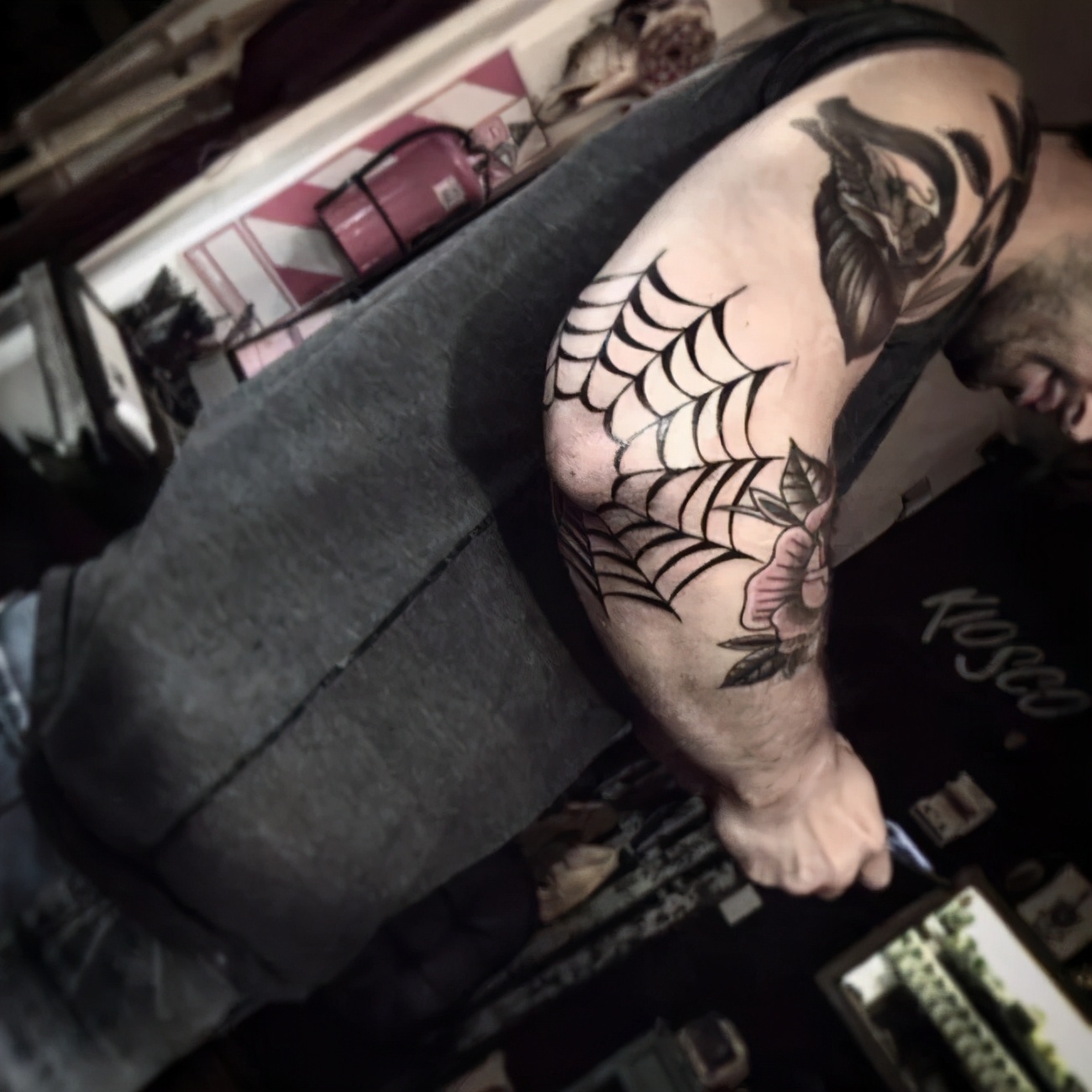 蒸汽朋克纹身和哥特纹身,又纹身又穿鼻环