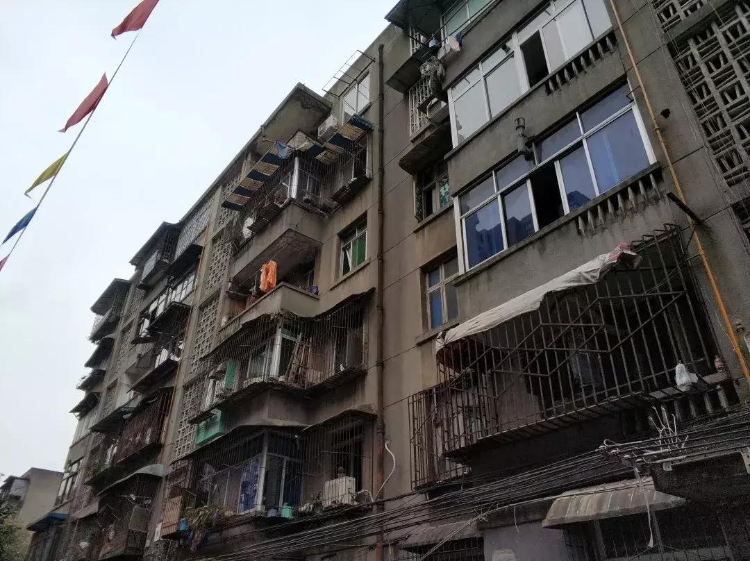 拆迁补偿谈不成可以不搬吗,拆迁方谈补偿谈不拢找哪个部门