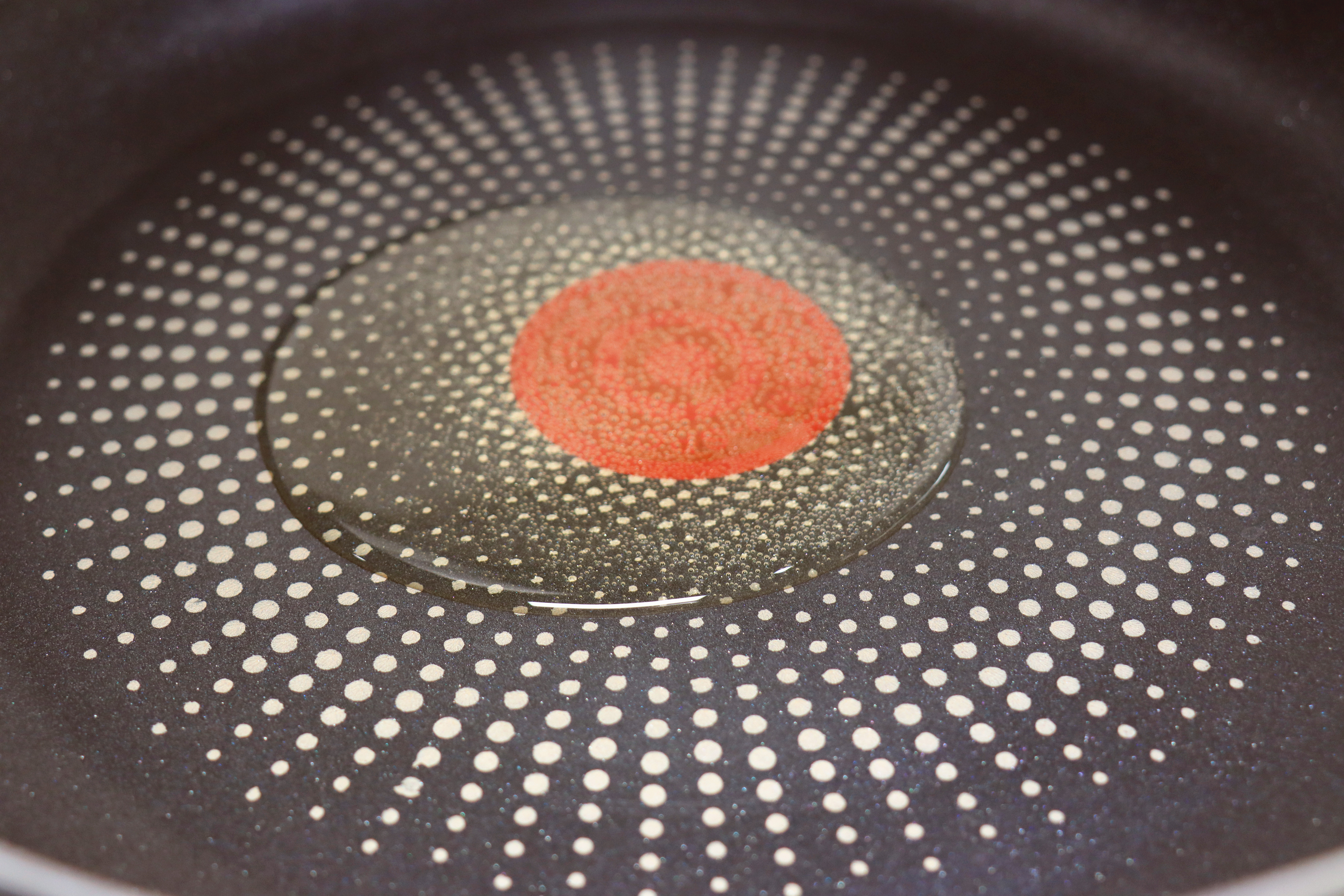 据说这个煎锅能聚油还超好用！——苏泊尔火红点聚油煎锅使用评测