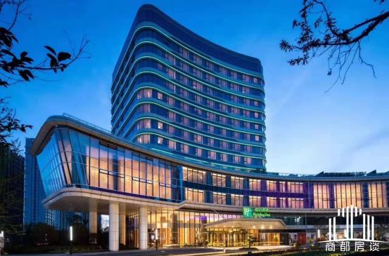 汇集郑州众多资源的中轴线上，这个项目竟艳压群芳