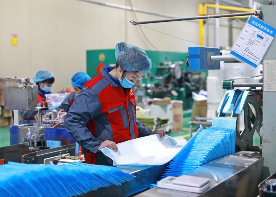 国产纸尿裤背后的故事,70万片成人纸尿裤背后的孤独人生