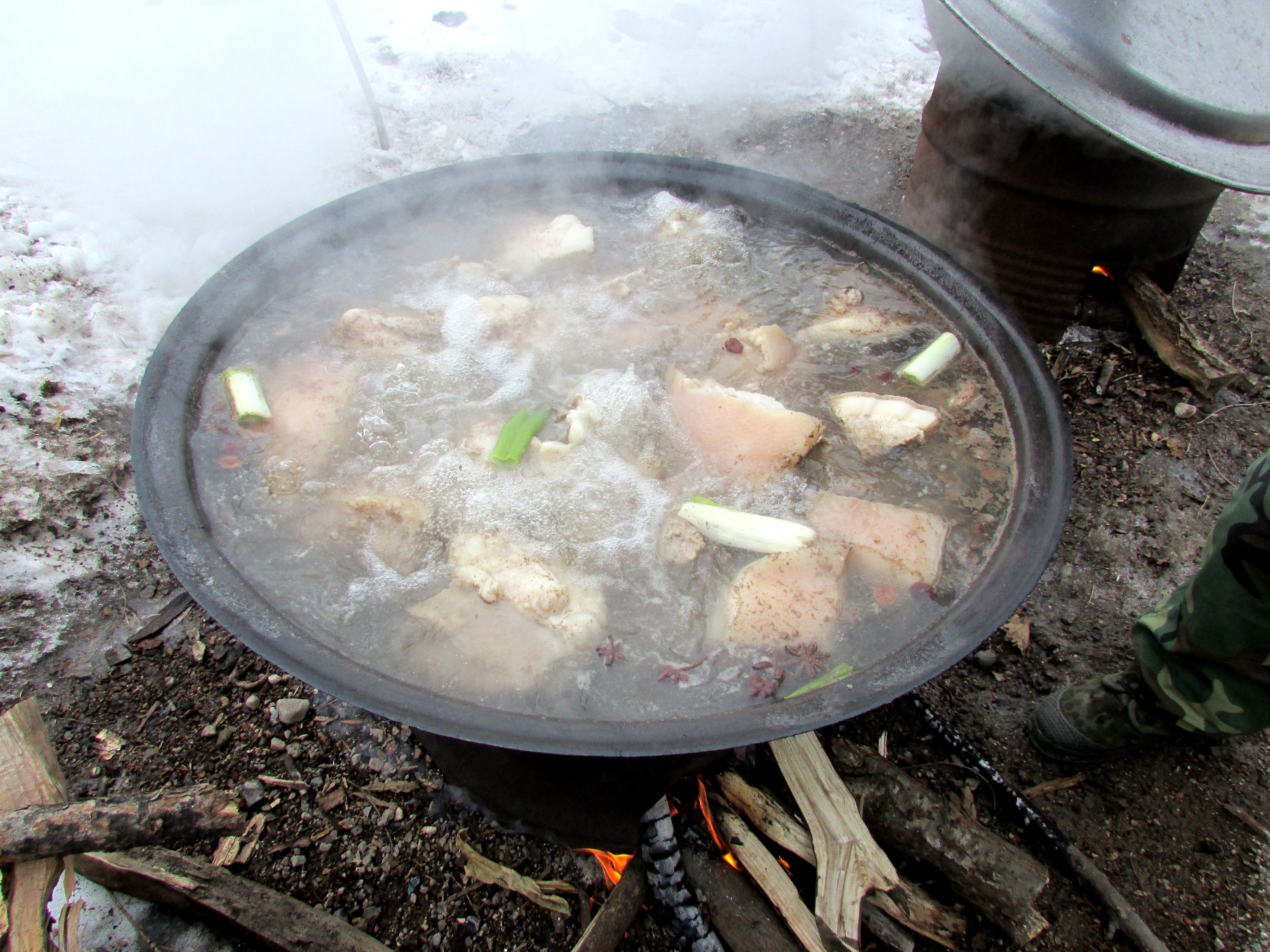 东北杀年猪来吃猪肉,老东北杀年猪