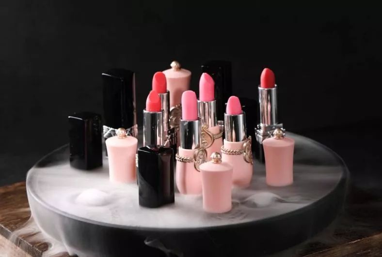 用刀叉吃牛排和汉堡,用刀叉吃火锅