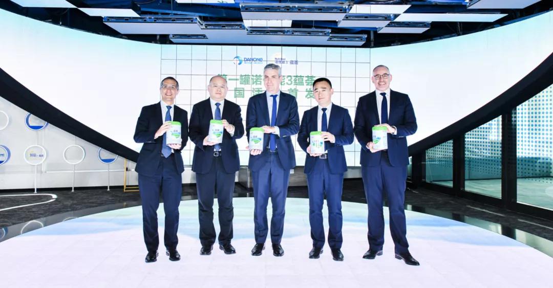 今天,达能青岛工厂首款奶粉官宣亮相!我们和在华高层聊了聊