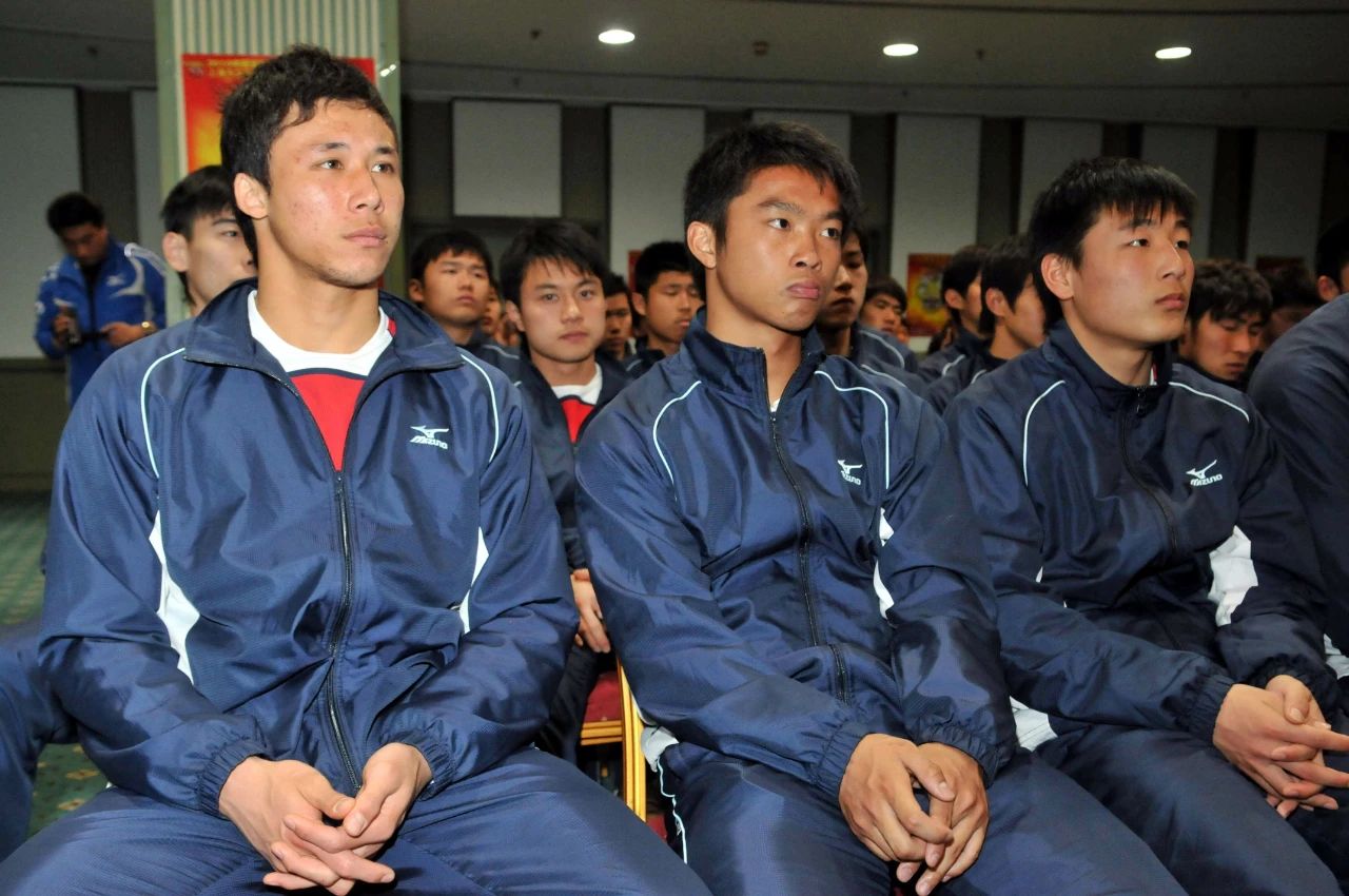 20岁开始踢足球晚不晚,20多岁踢足球晚不晚