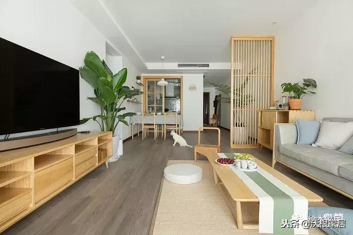 客厅到底要不要铺木纹砖,客厅到底要不要贴墙布