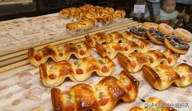 市民排队免费吃蛋糕：运城天鹅湾“生日颂烘焙”开业大酬宾