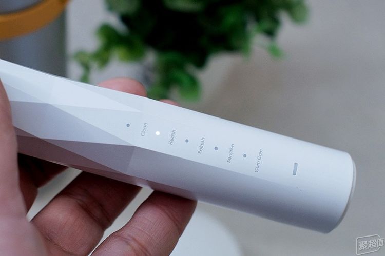 护龈深层清洁纳米抗菌软毛牙刷,清洁力好噪音小的电动牙刷