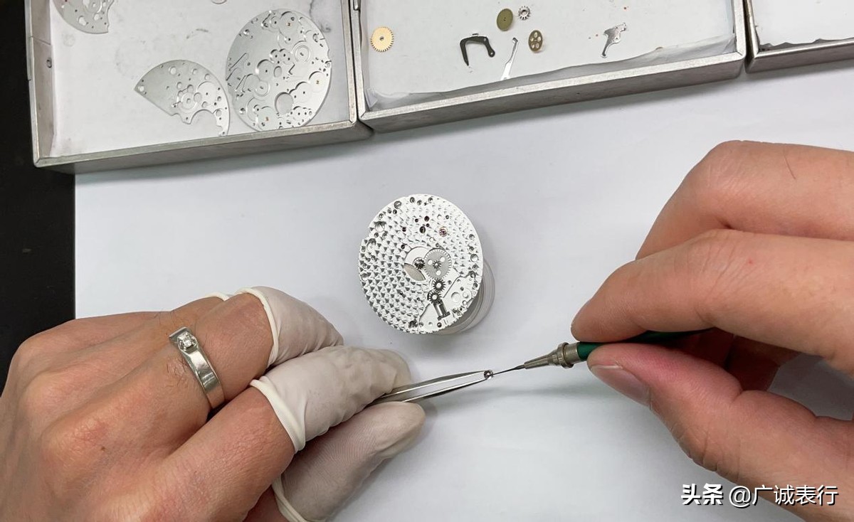 艾美匠心手表五针同轴,艾美匠心方轮腕表