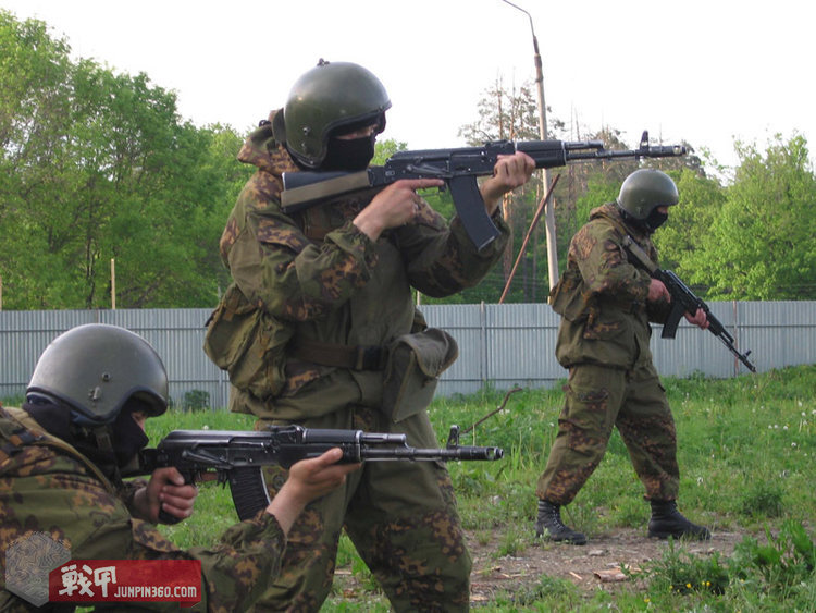 毛熊作战服,毛熊的所有装备