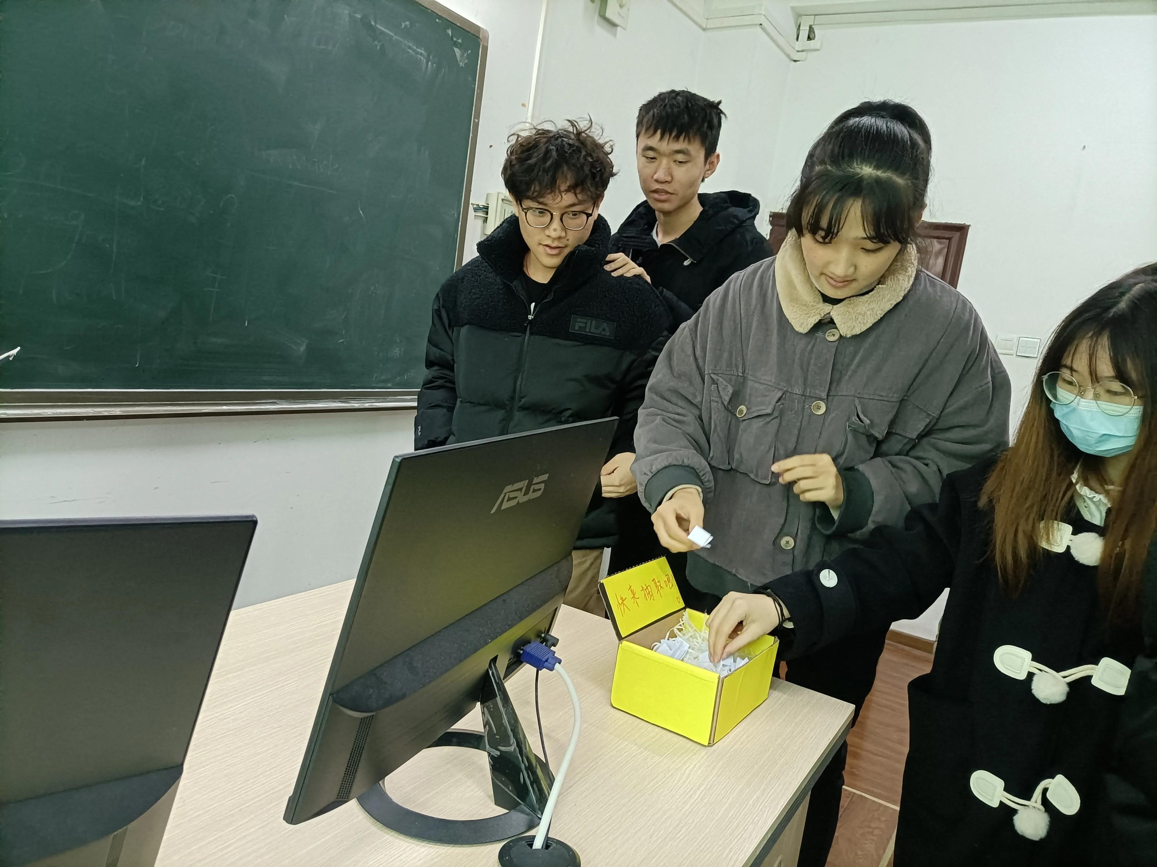 网购便利时代2020级汉师18班团支部与你共学“拒绝网贷理性消费”