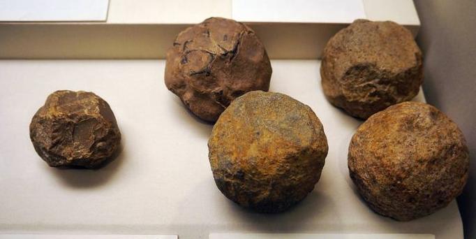 足球在中国古代的名字是蹴鞠,古代足球蹴鞠起源