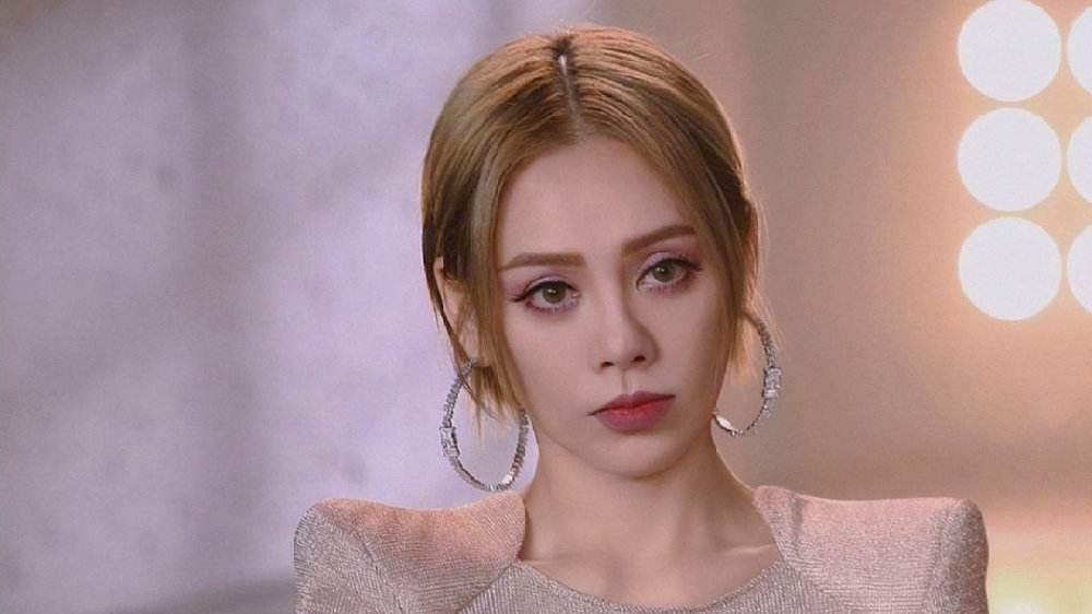 宁静真是国潮小达人，舞台演出服都是中国货，价格居然还没上万