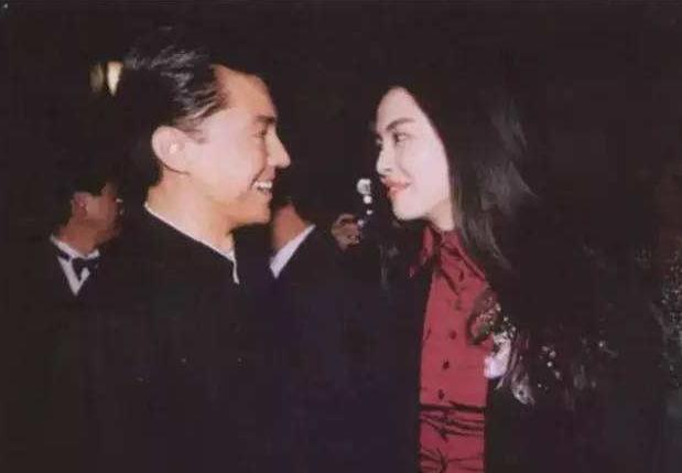 用美貌征服好莱坞的“孤儿”尊龙,晚景凄凉,也被“美国妈”召唤