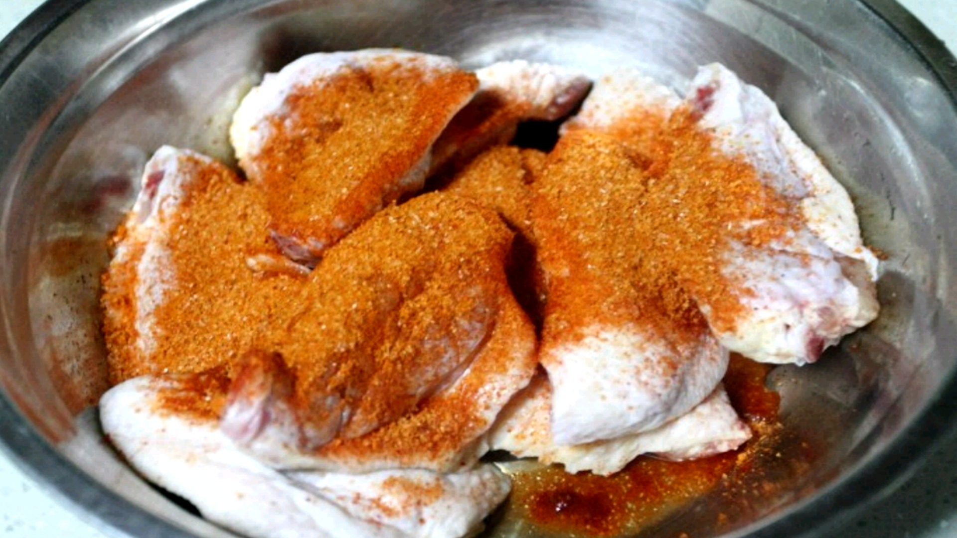 给孩子做鸡翅的视频,大人小孩都爱吃的鸡翅做法