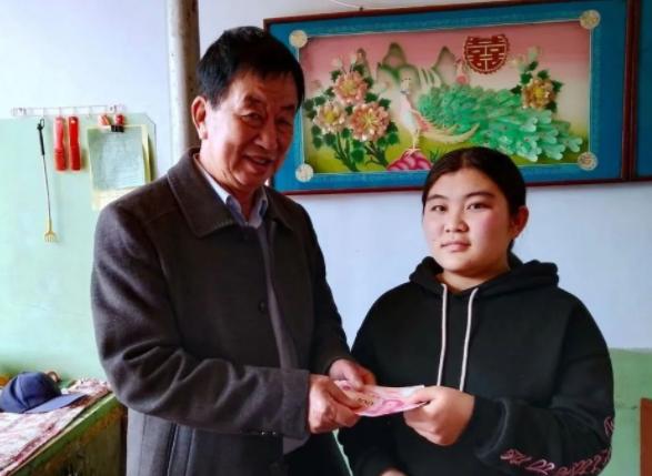 雷锋就在我身边视频,雷锋就在我们身边事迹