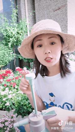 沉迷“花花世界”的41岁妈妈，她凭什么活得那么爽？