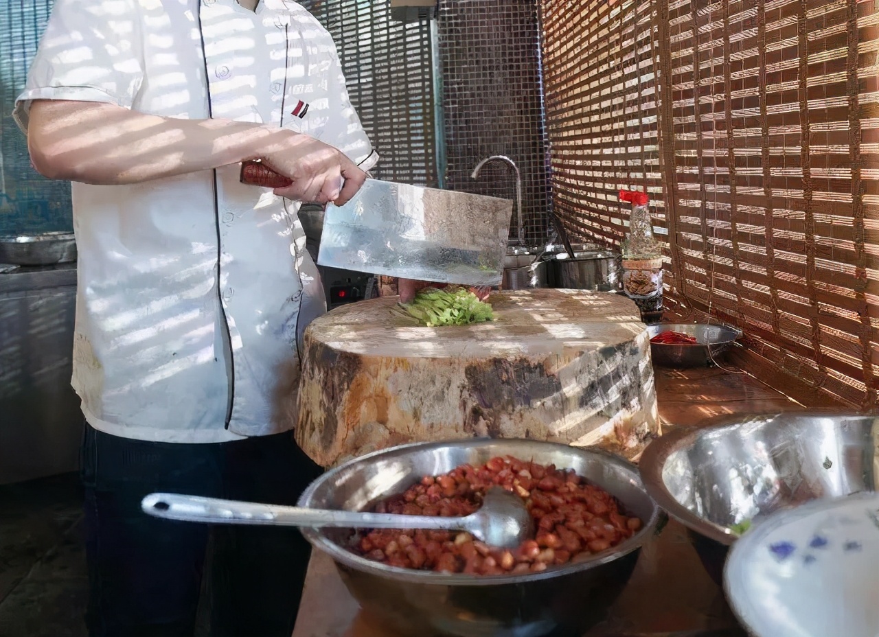 厨房里的砧板是最脏的吗,砧板菜板怎么去污