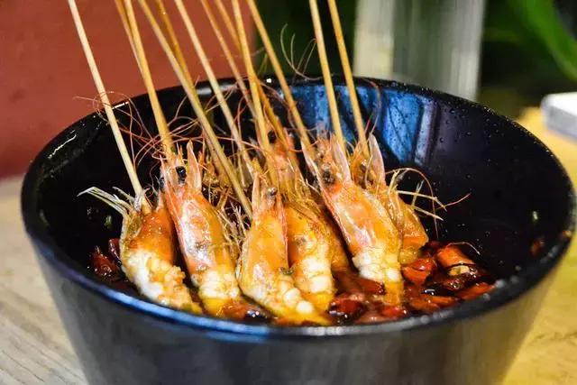 来成都带你去逛春熙路吃小吃,成都吃的特色美食攻略春熙路周围