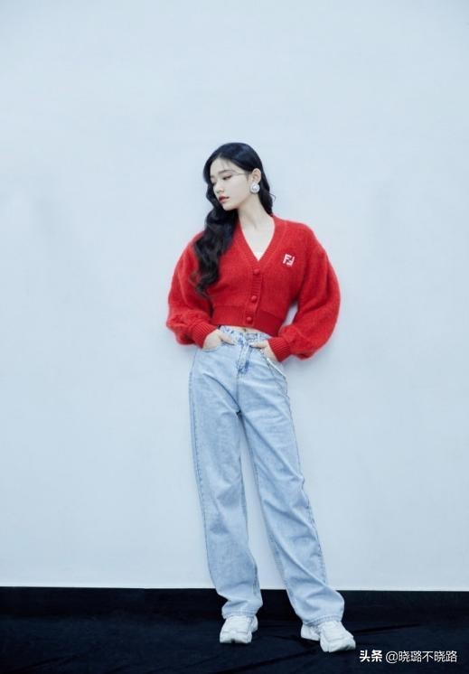 人人都有的牛仔裤怎么穿才时髦,每个人必备的牛仔裤