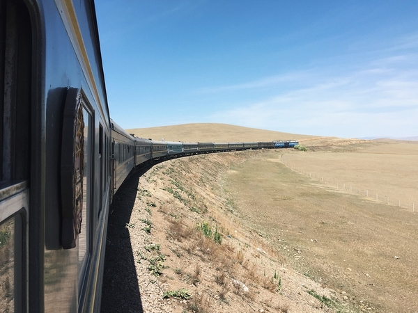 享受无聊的旅人乘火车穿越欧亚一站一景目不暇接