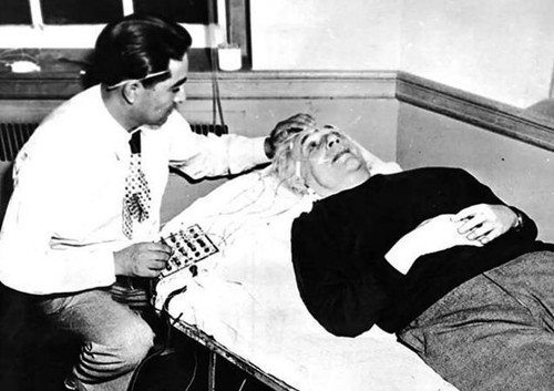 爱因斯坦被偷大脑全过程,爱因斯坦竟然被人偷走大脑的秘密