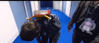 羽生结弦回国开始隔离,机场行李车亮了