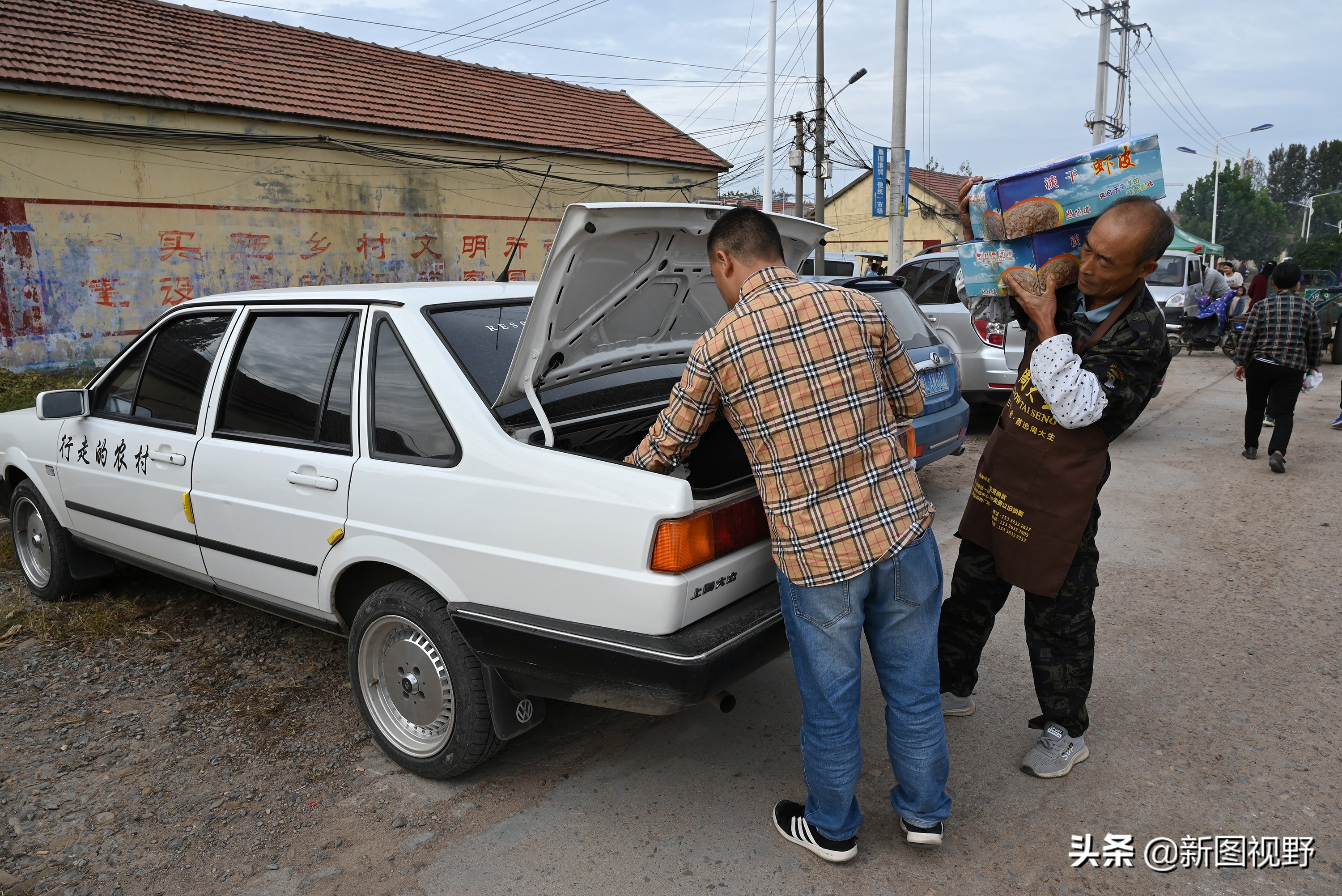 男子拍短视频赚70万,男子回乡创业视频