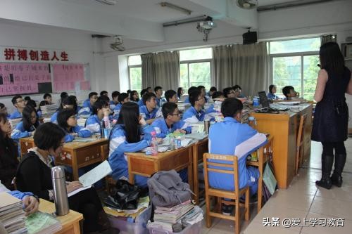 班长怎样让吵闹的班级安静下来,小学教师如何化解班级冷场
