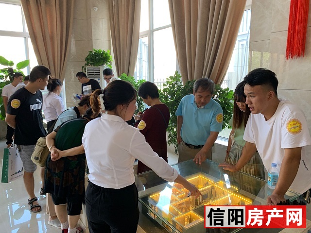 火爆!信阳多个售楼部挤满了人,抢房现场大曝光
