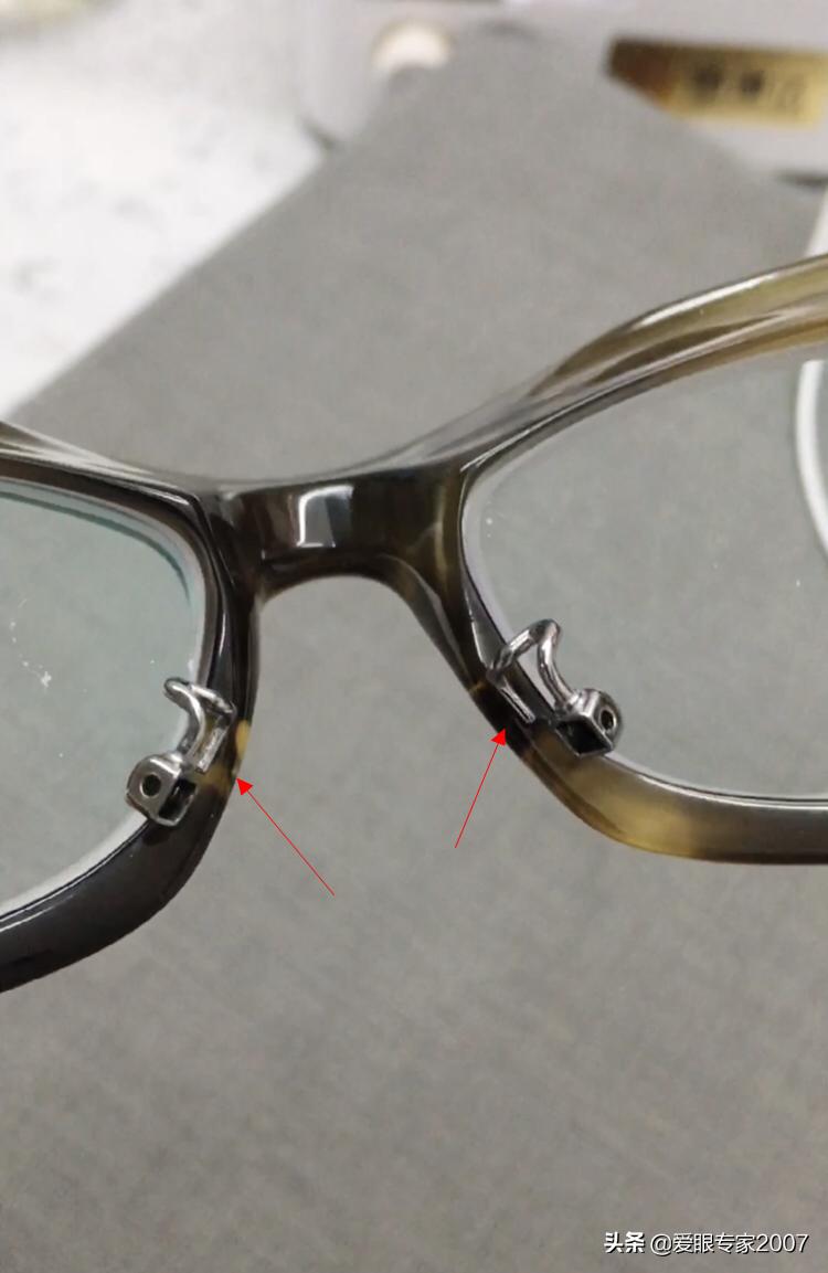 板材眼镜鼻托掉了怎么配,板材眼镜鼻托如何卸下来