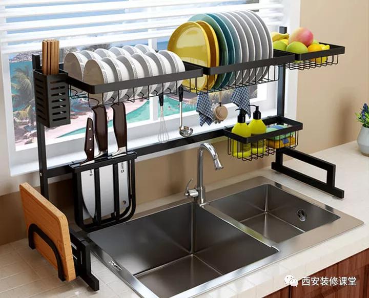 厨房一面墙全是窗户如何收纳,大玻璃窗厨房收纳